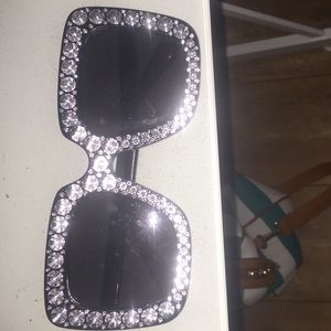 Boujee sunglasses with case